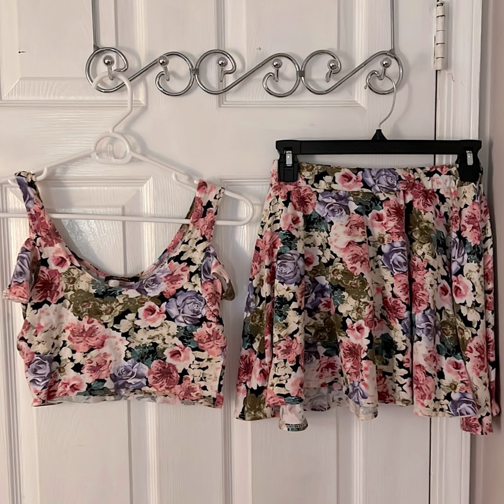 Krush Floral matching cold shoulder crop top & flared out mini skirt Size:Medium